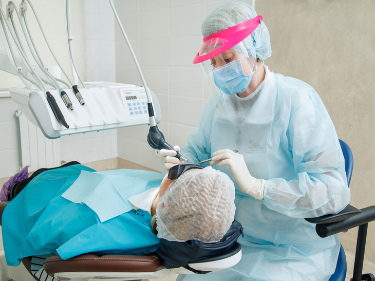 Больно или нет: страхи перед имплантацией зубов